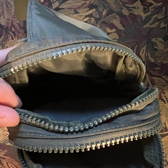 Stylish Olive Green Crossbody Bag for Women - Picture 3 of 4